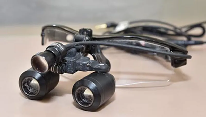 治療の精度を高める拡大鏡